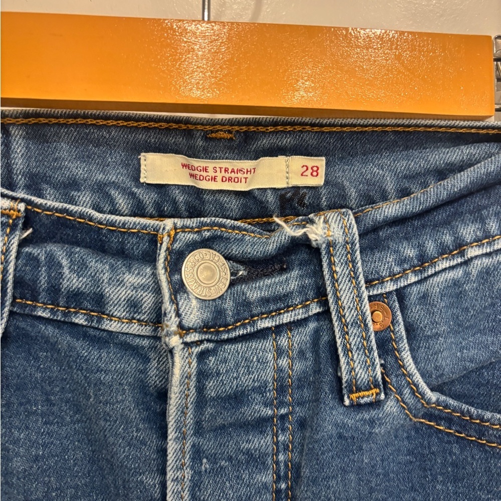 Levi's Women's Wedgie Straight Leg Fringe-Back Blue Jeans - Picture 3 of 9